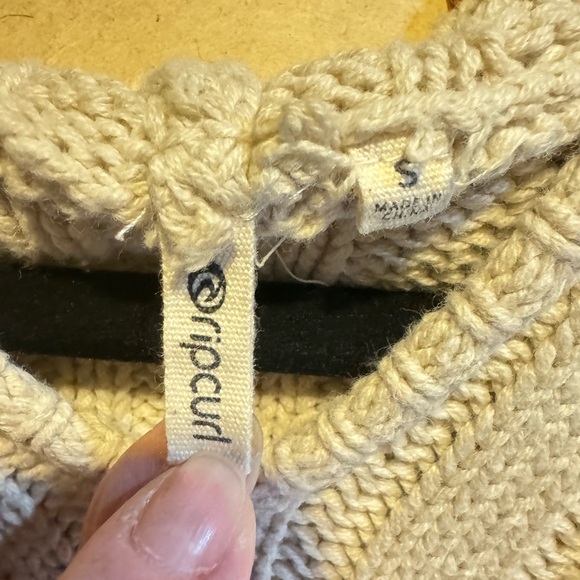 Rip Curl Sweater size Small - Picture 3 of 3